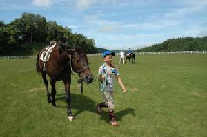 ２００９サマーワンダーランドの様子〜４日目〜馬のお世話に挑戦しました（２）
